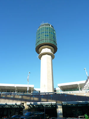 バンクーバー国際空港の管制塔